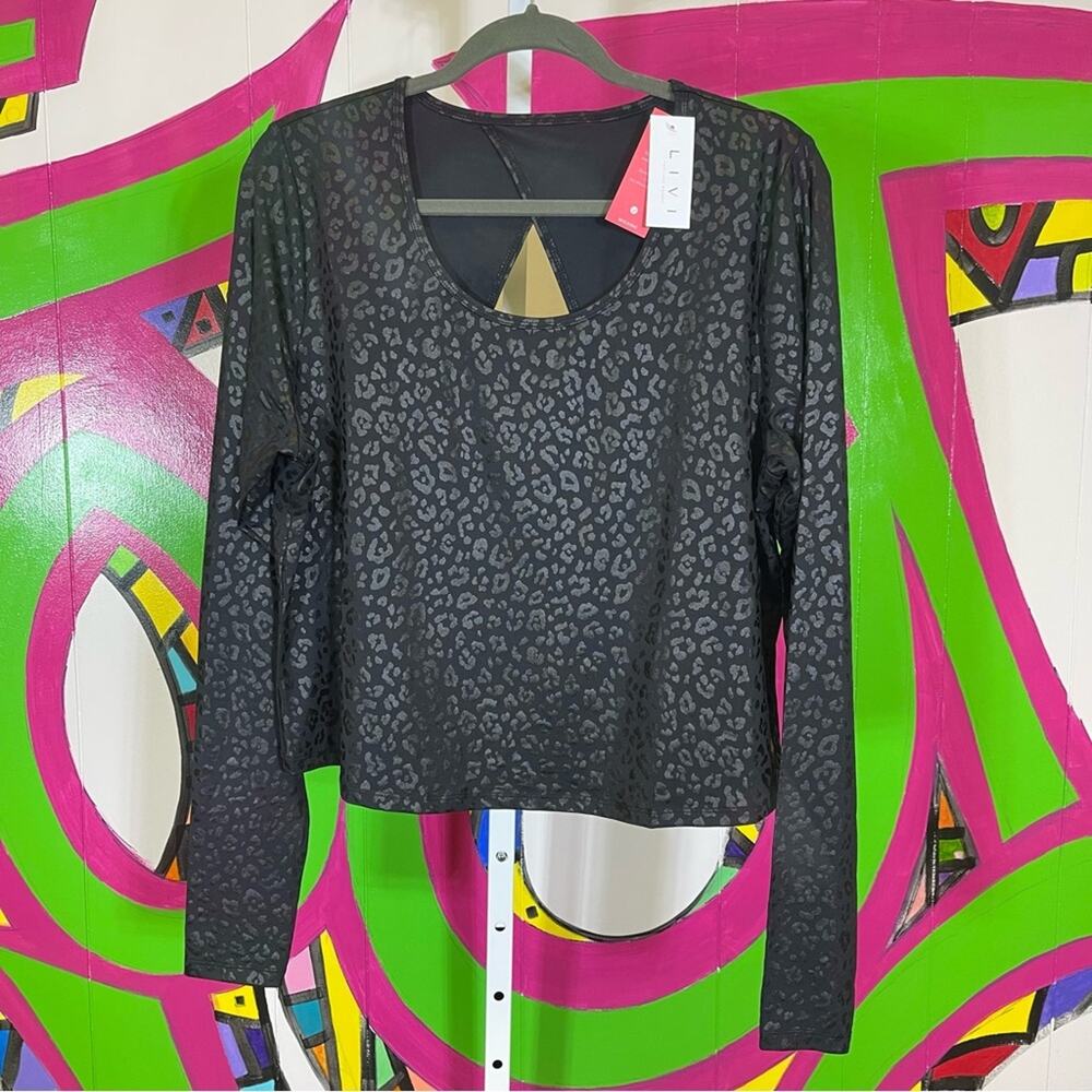 NWT, Livi Black Leopard Print Women's Crop Top. Size 18/20. Cutout